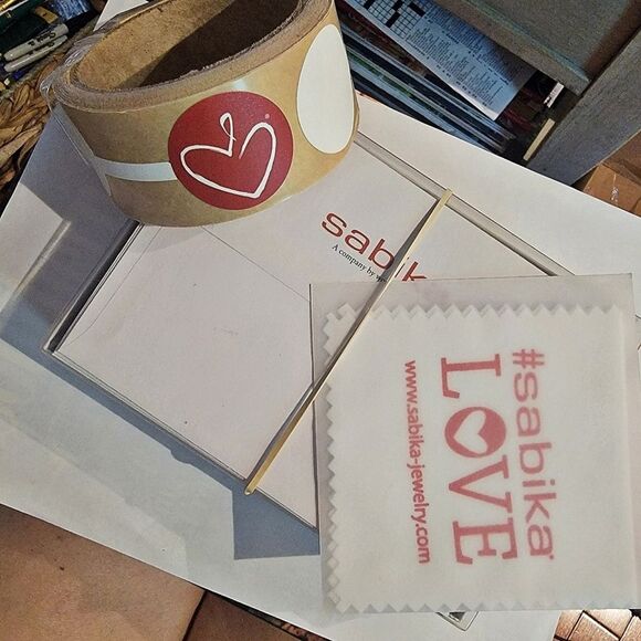 #Sabika 100+ Envelopes, Cleaning Cloth, Roll Of Heart Labels - Picture 2 of 2